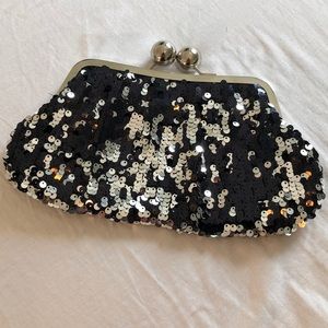 🆕Black & Silver Sequined Clutch